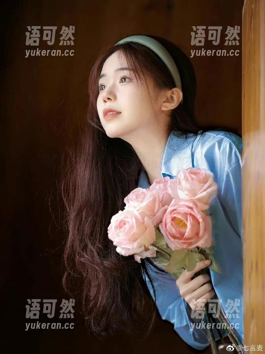 微密圈 - 探索120斤的小王同学的肉丝旗袍世界，精选写真原图带你感受美丽