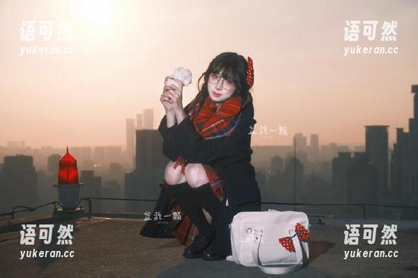在泳池中畅游，Bomi(普美)分享她的高清作品之旅！