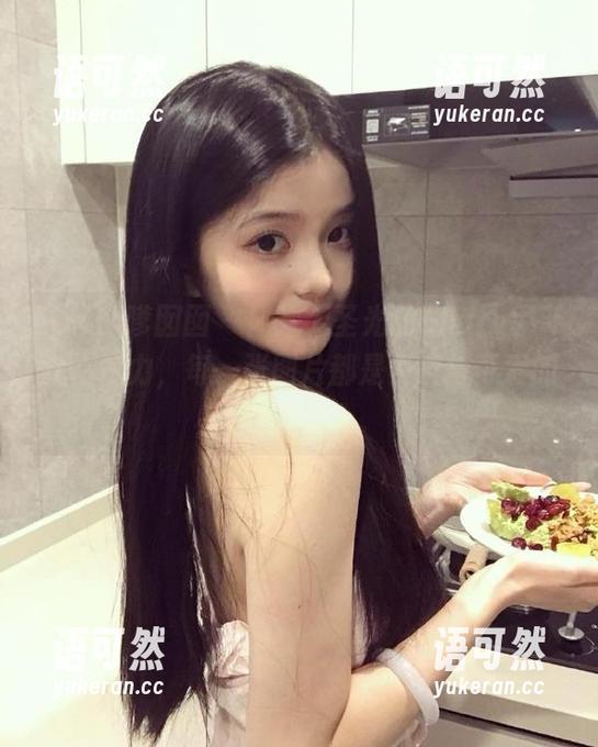 Feilin嗲囡囡 - 体验无圣光的Emily尹菲女仆魅力，每一张图片都是俏皮与可爱的完美结合