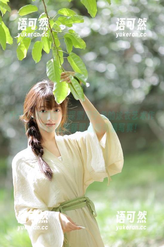 Feilin嗲囡囡 - 探索周于希的泳衣艺术作品，网盘链接获取最新高清写真！