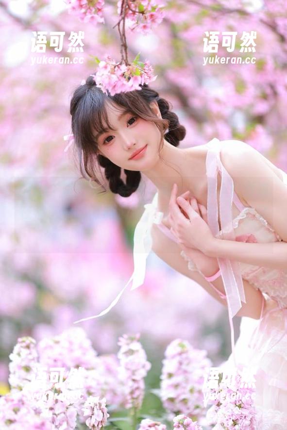 GIRLT果团网 - 全套写真大挑战：莫雅琪在浴室中的时尚演绎，水中妖娆一场绝对值得看！