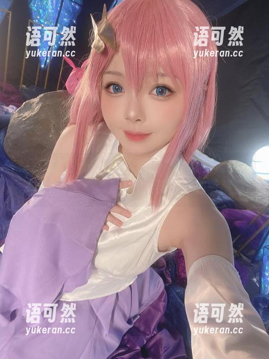 特别推荐！Hachi小芭的最新写真套图“Paimon”，让你沉浸其中的视听盛宴