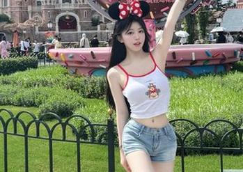 HuaYang花漾 – 在Cris_卓娅祺的油亮写真集中，分享那些让人脑洞大开的奇思妙想！