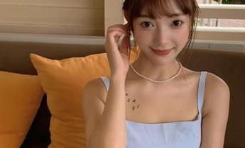 HuaYang花漾 – 脱掉鞋子，踏上幽默！凯竹·廿十的裸足美图合集，搞笑与美丽同在！