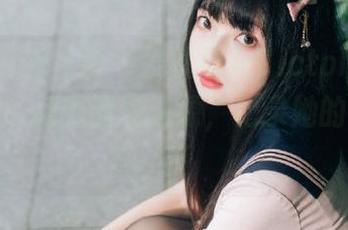 HuaYang花漾 – 发现果儿Victoria的瑜伽艺术：精美图包资源，记录她的身心之旅