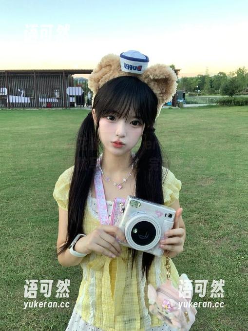 HuaYang花漾 - 玥儿玥er华丽亮相：豹纹与朦胧丝袜写真下载，完美展现迷人风情！