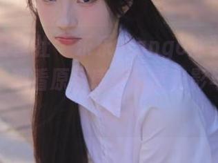 IMiss爱蜜社 – 乐乐Mango泳装写真线下拍摄，观看原图感受自然光影与优雅姿态