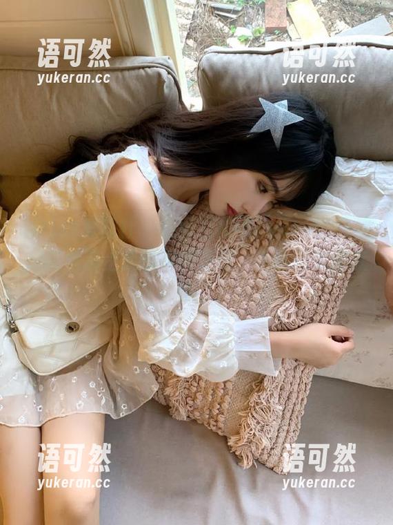 IMiss爱蜜社 - 当绯月樱-Cherry的自拍作品集遇上我的审美差距，下载后我彻底认输了！