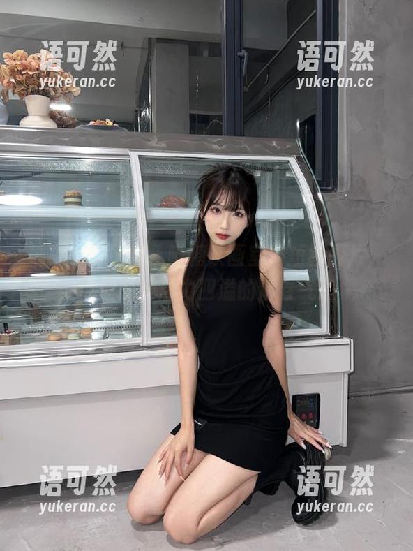 捕捉夏季风情，喵糖映画室外短裙图片，带你感受活力四溢的青春气息