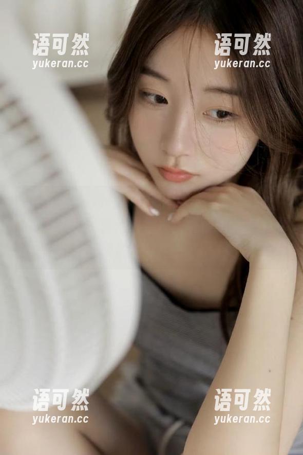 MiStar魅妍社 - 最新力作！刘懿萱Yoyo吊带写真展现无限魅力，带你畅游这个夏天的清新世界！