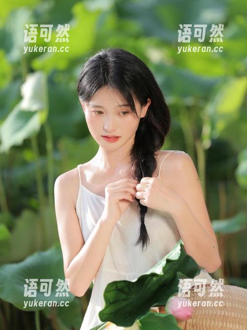 MiStar魅妍社 - 雪千寻的校服魅力：一组高清图册展现青春的无尽可能