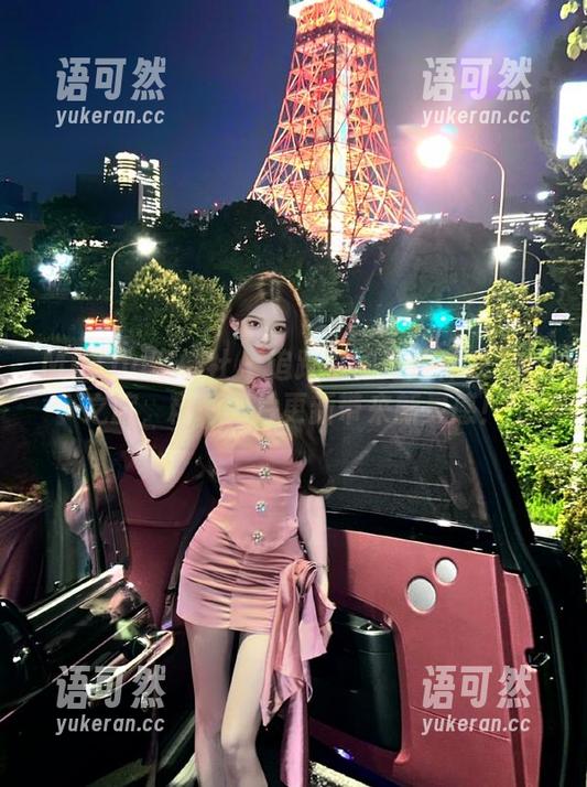 MiiTao蜜桃社 - 追踪李颖诗连体衣时尚之旅，精彩图片更新带来新灵感！