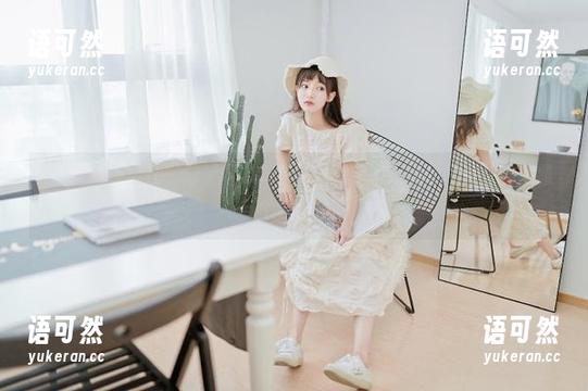 MiiTao蜜桃社 - 陆萱萱Cecilia办公室写真：职场女性的优雅与个性作品集
