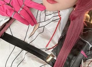 Natsuko夏夏子带你走进玛奇玛护士的世界，感受全套写真带来的惊艳