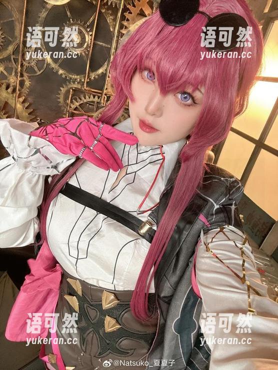 Natsuko夏夏子带你走进玛奇玛护士的世界，感受全套写真带来的惊艳