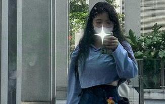 邀请你一起探索NinJa阿寨寨的秘书图集，免费下载尽享她的艺术魅力