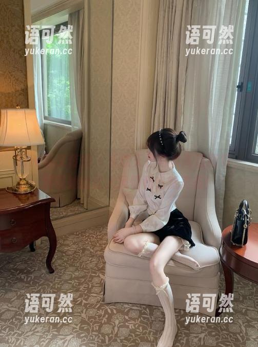 SIW斯文传媒-乐饮 SIW斯文传媒 - 乐饮天台写真高清图包,展现她的迷人风情和自然美态!