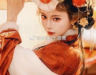 Shika小鹿鹿的圣诞私拍图包，绝对会让你忘记寒冷，只想沉浸在她的美丽中！