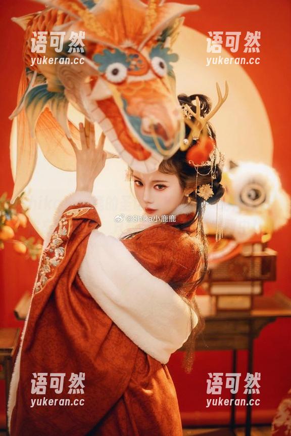 Shika小鹿鹿的圣诞私拍图包，绝对会让你忘记寒冷，只想沉浸在她的美丽中！