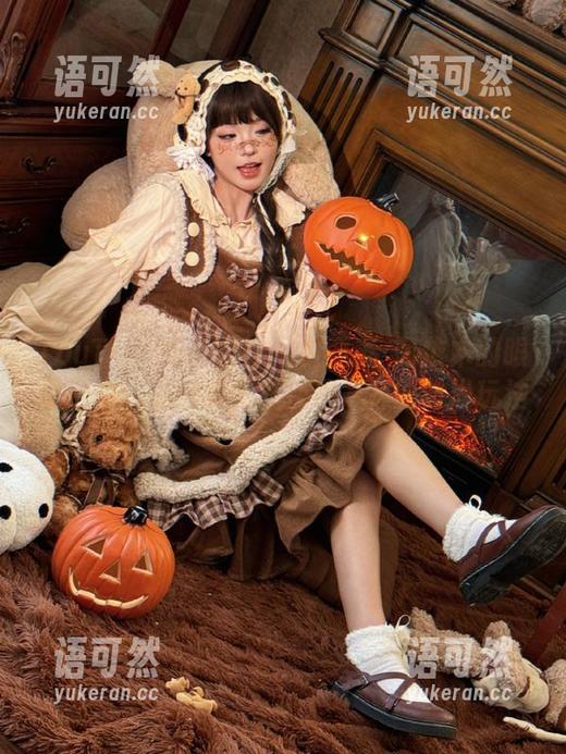 TouTiao头条女神 - 古丽苏·阿依木的眼镜世界：私房美图展现不一样的时尚玩法