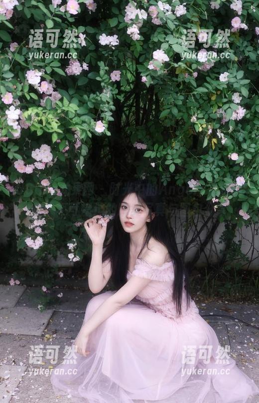 UGirls尤果网 - 时光中的Angela楚楚天使：不可错过的精美写真与图包分享