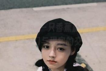 UGirls尤果网 – 一只香蕉船黑白写真，图库呈现梦幻与现实的交错之美