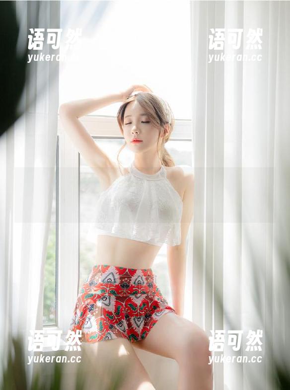 UGirls尤果网 - 图册大公开！叶籽亿的皮衣原图，时尚与美丽的无缝对接！