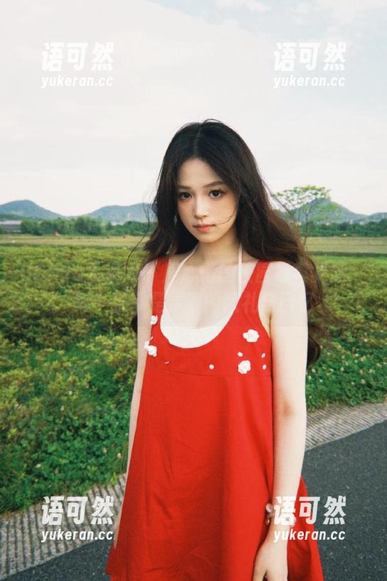 UGirls尤果网 - 周心情的校园写真更新：每一张都是青春的献礼与回忆