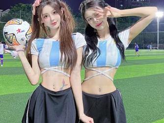 UGirls尤果网 – 张小西Ann与灰丝的碰撞：分享她那些令人惊艳的美图创作