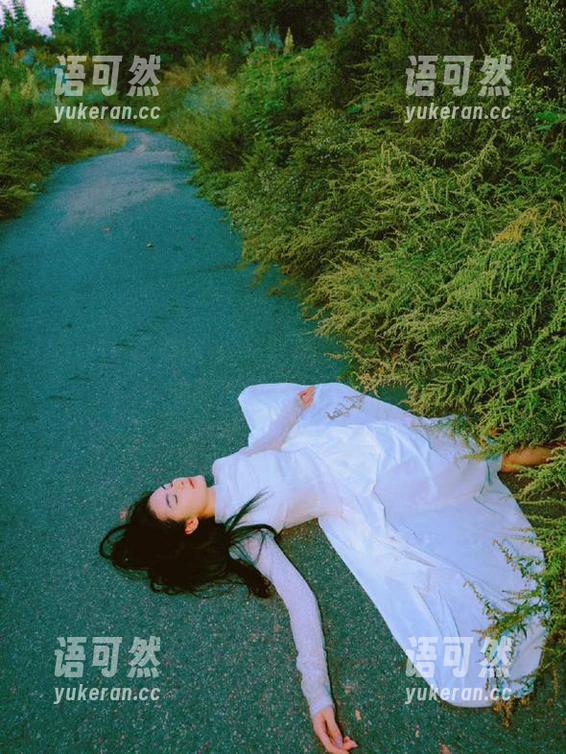 UGirls尤果网 - 一览杨乔之长腿写真：精选原图图集赏心悦目