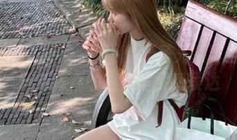 UGirls尤果网 – 温鈊怡无圣光写真合集：剧情背后的故事与情感表达