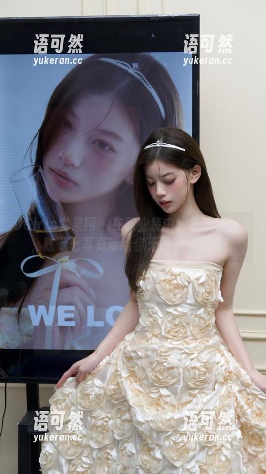 UGirls尤果网 - 在职业装中绽放职场魅力，陈七七写真带给你无限职业灵感！