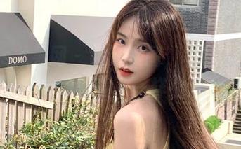 UGirls尤果网 – 除了美图，霓梓心少女写真带你感受不一样的魅力
