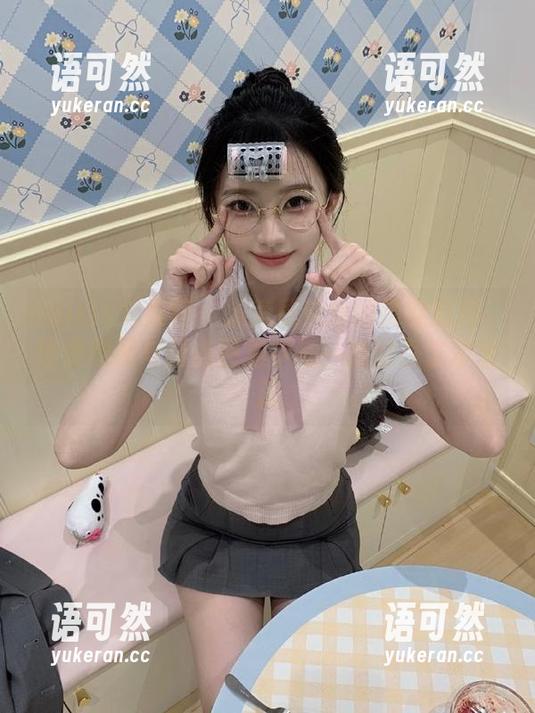 UGirls尤果网 - 探索顾欣怡的镂空系列：珍贵原图与精美图集中每一张都是艺术宝藏