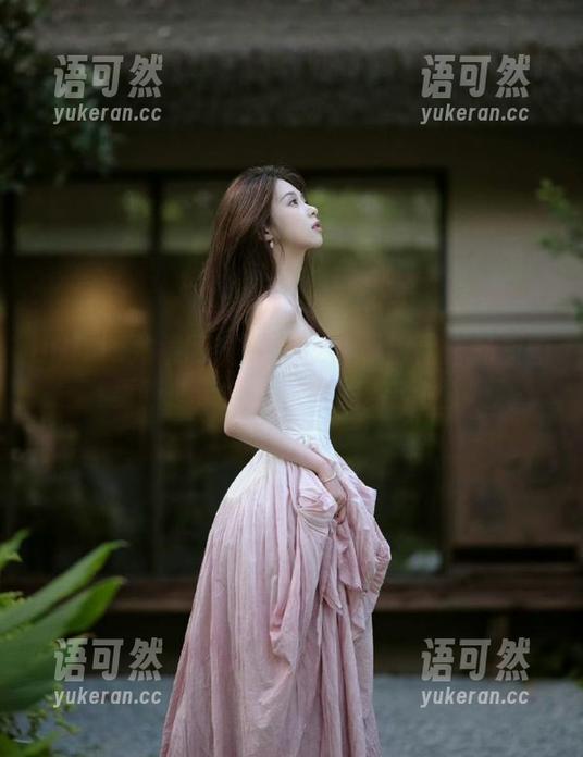 UGirls尤果网 - 颜亦汐最新裸足作品原图更新，带你走进她的清新世界