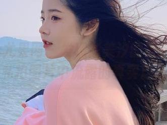 UGirls尤果网 – 发现颜美汐的居家魅力：私拍图片中流露的真实自我