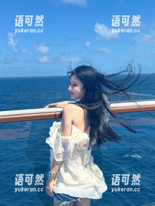 XIAOYU语画界 - 探索林乐一的最新图册，网袜作品引领潮流风骚