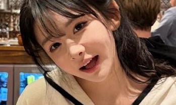 XIAOYU语画界 – 独特视角下的苏苏阿裸足写真合集，快来下载感受艺术魅力！