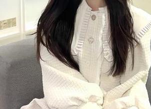 XINGYAN星颜社 – Emily尹菲制服写真，唯美壁纸与青春故事交织，带给你视觉与心灵的双重享受！