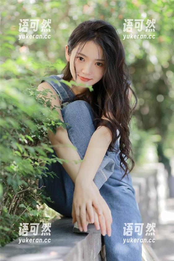 Xiuren秀人网 - 感受Baileys香儿的制服魅力，尽享全套高清图片的视觉盛宴！