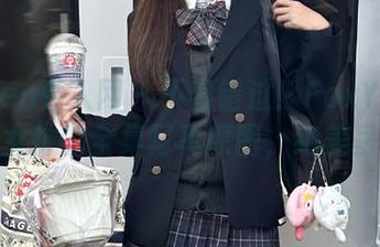 Xiuren秀人网 – 不容错过！FoxYini孟狐狸女神的全集写真原图，绝美呈现！