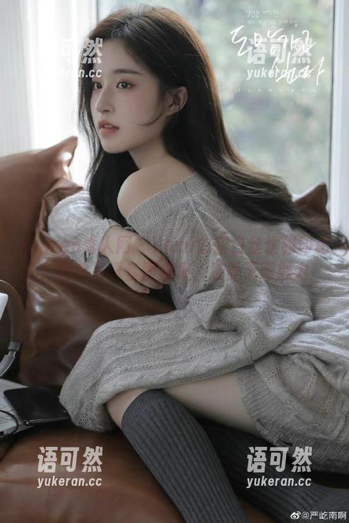 Xiuren秀人网 - Yomi悠蜜白丝优雅印记：经典写真套图合集，感受无限魅力