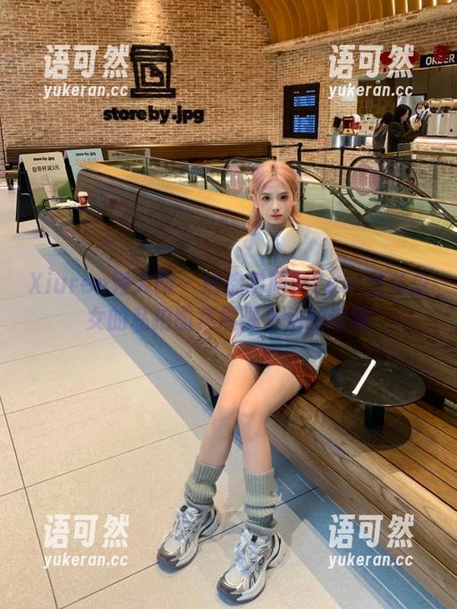 Xiuren秀人网 - 捕捉瞬间：Yuki鱼儿少女的私拍图集展现生活的诗意