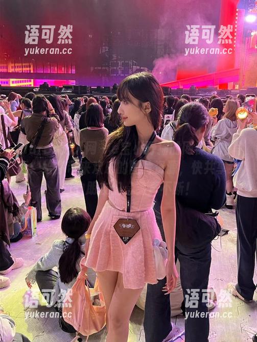 Xiuren秀人网 - e宝小野猫的网袜风格写真：给你带来欢乐的图片资源，快共享给你的朋友们，笑声不断！