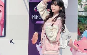 Xiuren秀人网 – 深邃黑色：乔安娜的写真图片展现个性与艺术的完美结合