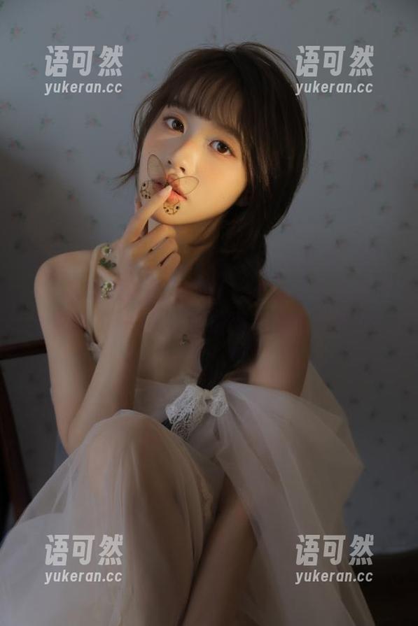 Xiuren秀人网 - 伊小七MoMo高跟鞋最新图库，与你分享她的时尚灵感与魅力！