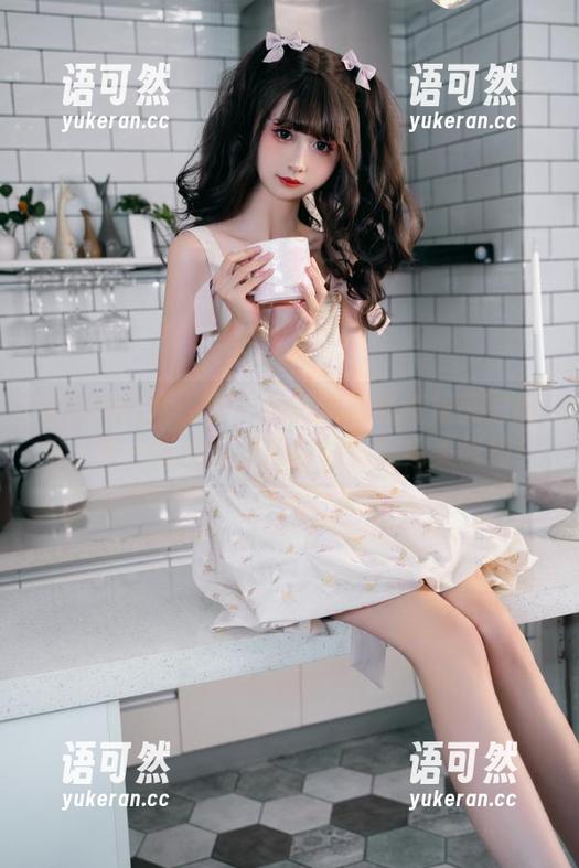 Xiuren秀人网 - 精美余心曼红裙美图图包：每一张都是灵感与创意的完美碰撞！