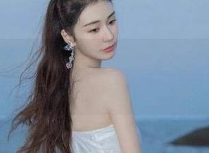 Xiuren秀人网 – 冷月yuer白裙最新图片集：在光影中发现她的独特魅力