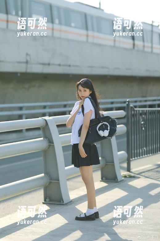 Xiuren秀人网 - 重磅更新！夏雪爱校服美图，带你体验不一样的校园青春风采！