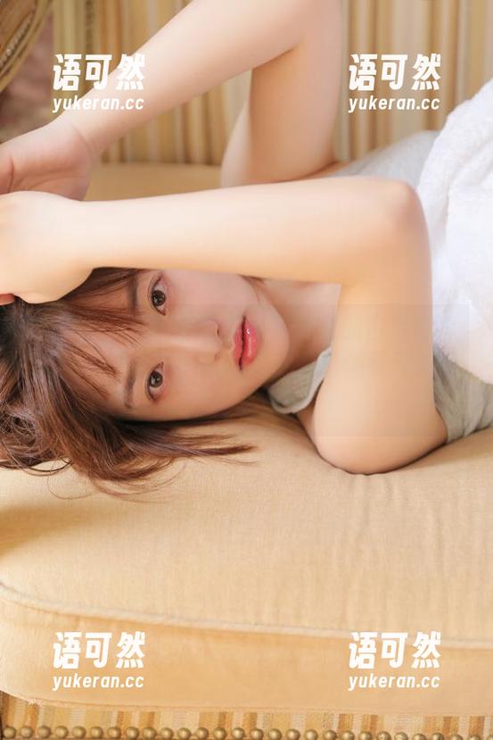 Xiuren秀人网 - 观看夏馨瑶的白色写真，图片中每一个瞬间都传递着温柔与力量的动人故事